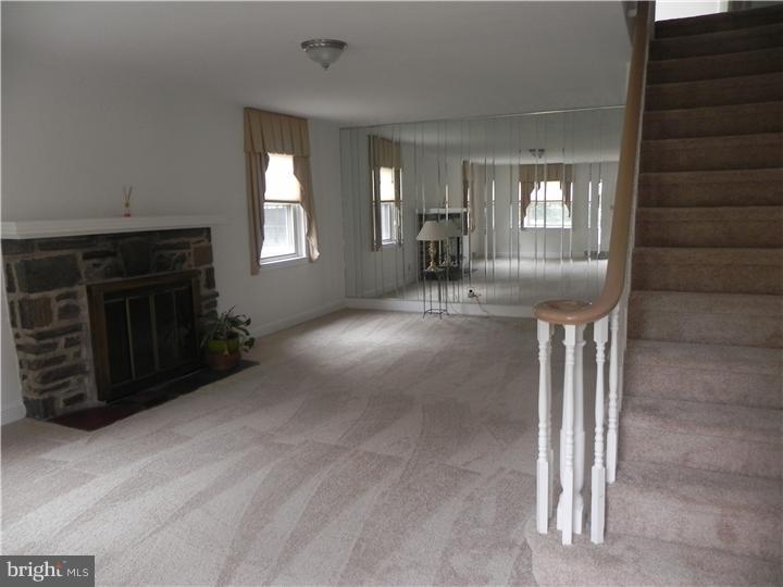 626 Saxer Avenue Springfield, PA 19064 - Photo 9 of 16 Living Room