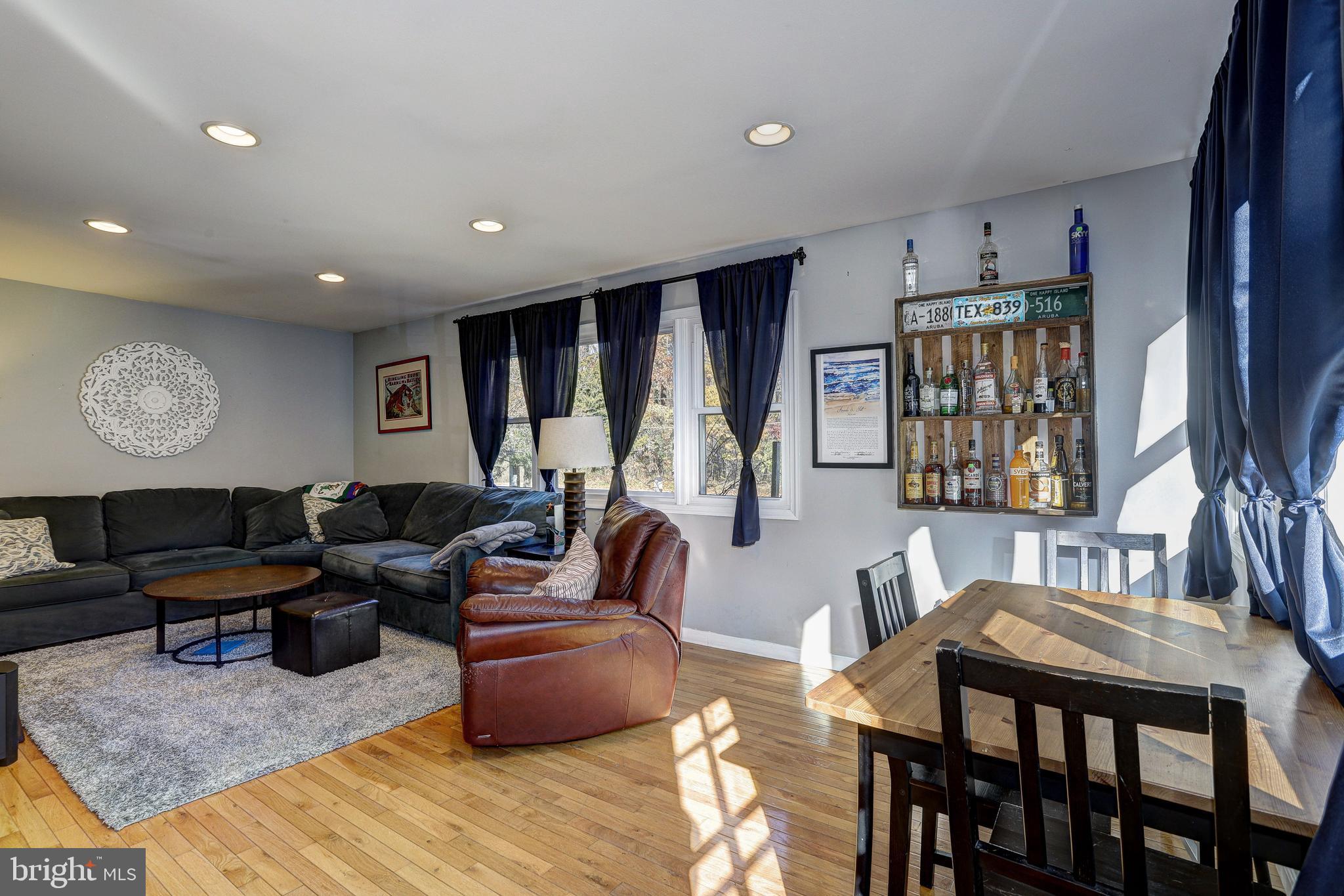 2231 Seneca Road Baltimore, MD 21221 - Photo 7 of 31 Bright open Living Room.
