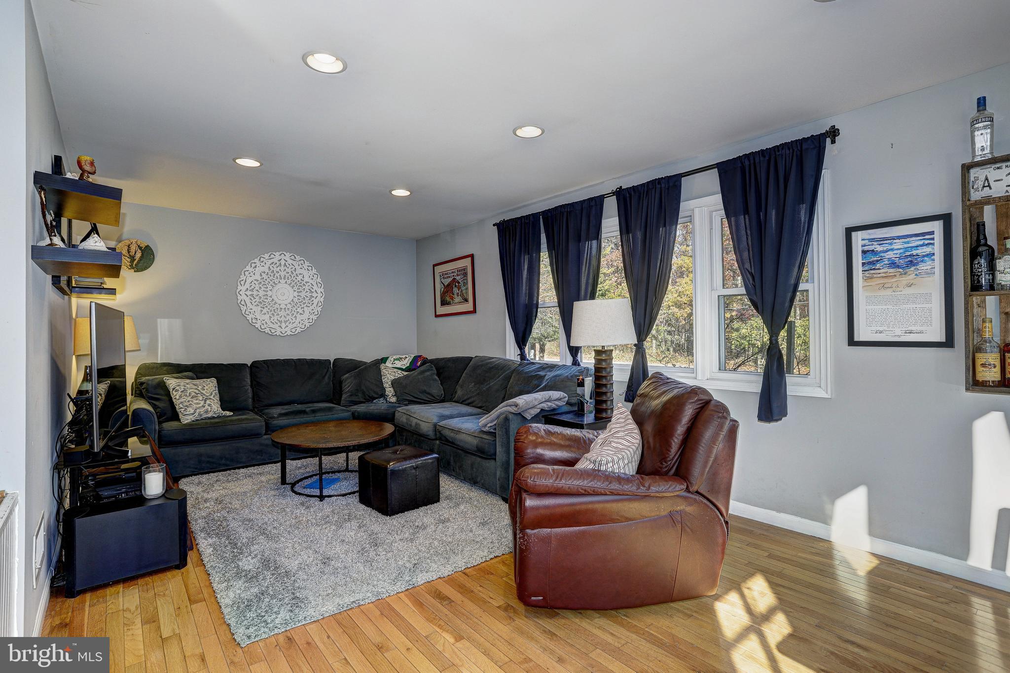2231 Seneca Road Baltimore, MD 21221 - Photo 8 of 31 Living Room w/ recessed lts & replacement windows.