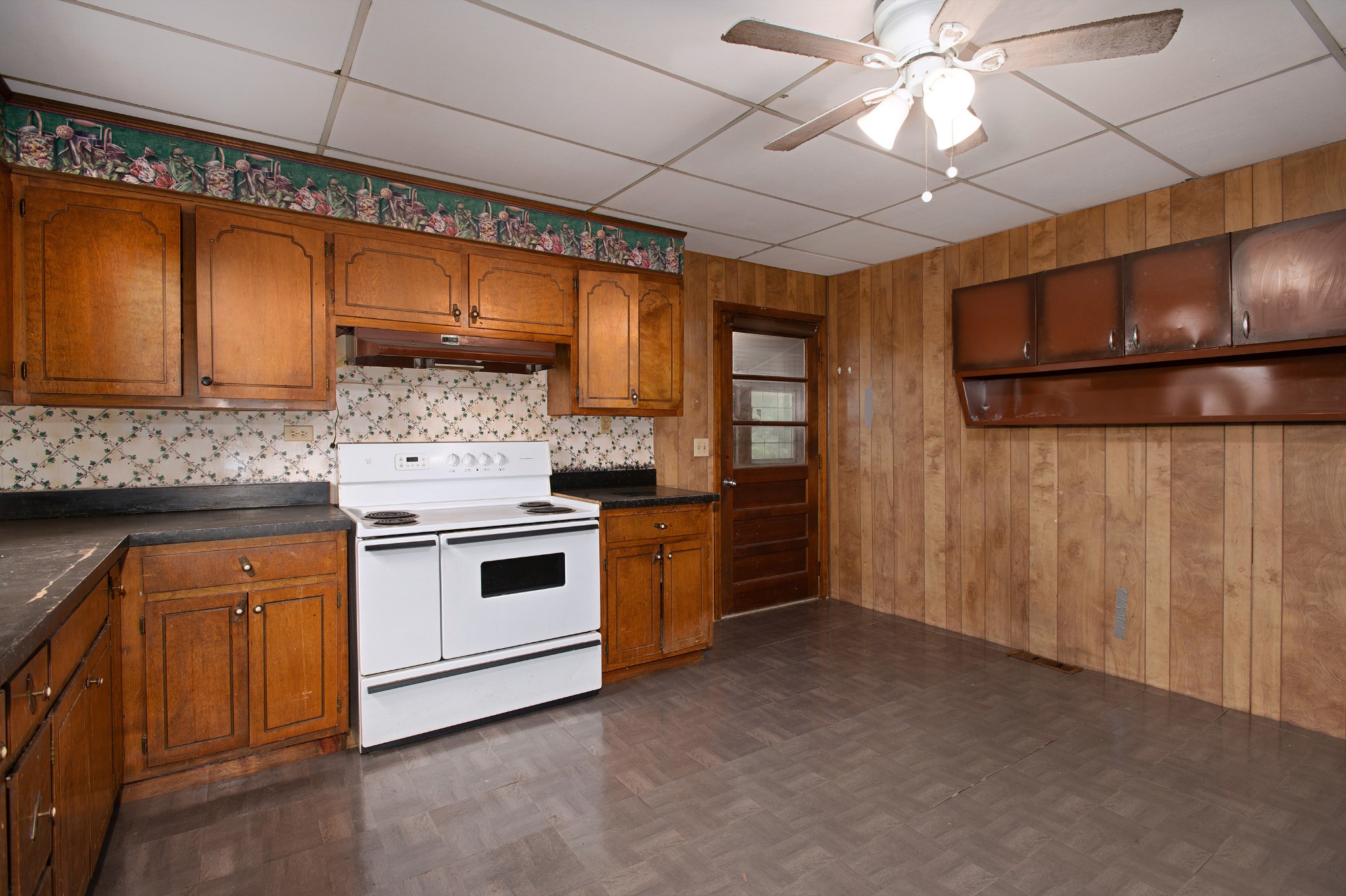 920 Northern Road Mount Juliet, TN 37122 - Photo 8 of 26 a kitchen with stainless steel appliances a stove a sink and a refrigerator