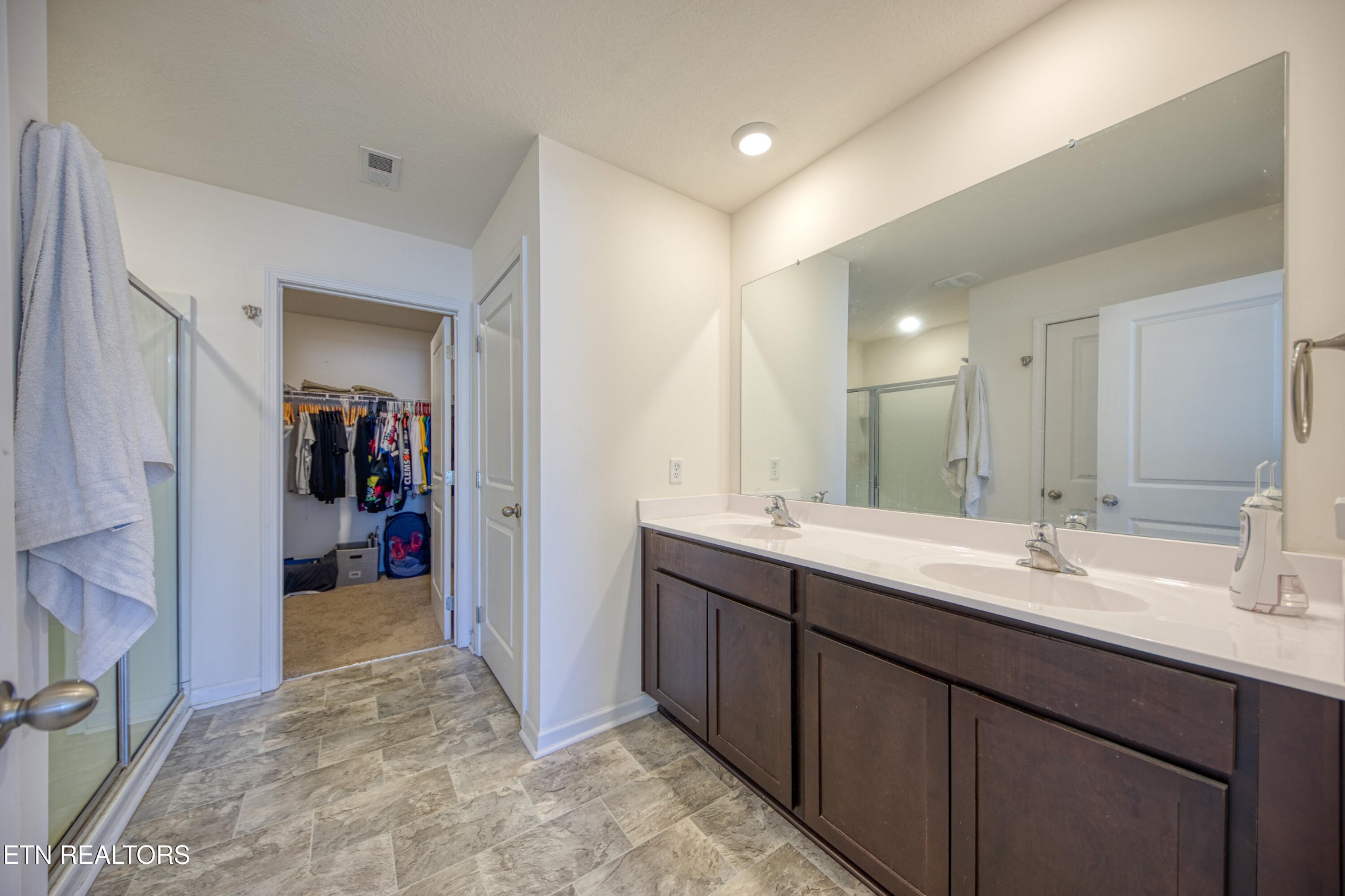 187 Ibis Loop Oak Ridge, TN 37830 - Photo 17 of 21 a bathroom with a sink and a mirror