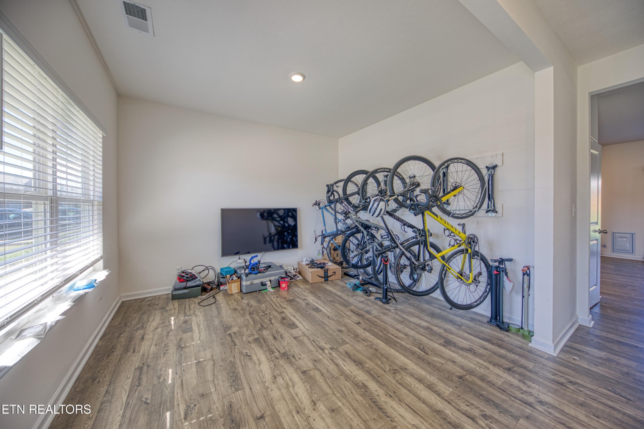 187 Ibis Loop Oak Ridge, TN 37830 - Photo 3 of 21