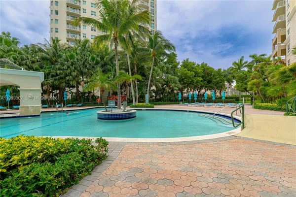 $2,600 | 19501 West Country Club Drive, Unit 1011, Aventura, FL 33180
