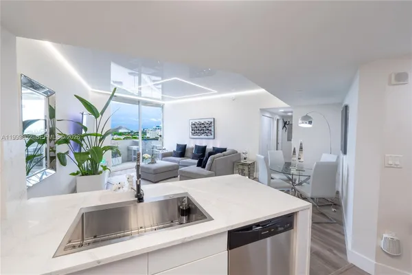 $2,600 | 19501 West Country Club Drive, Unit 1011, Aventura, FL 33180
