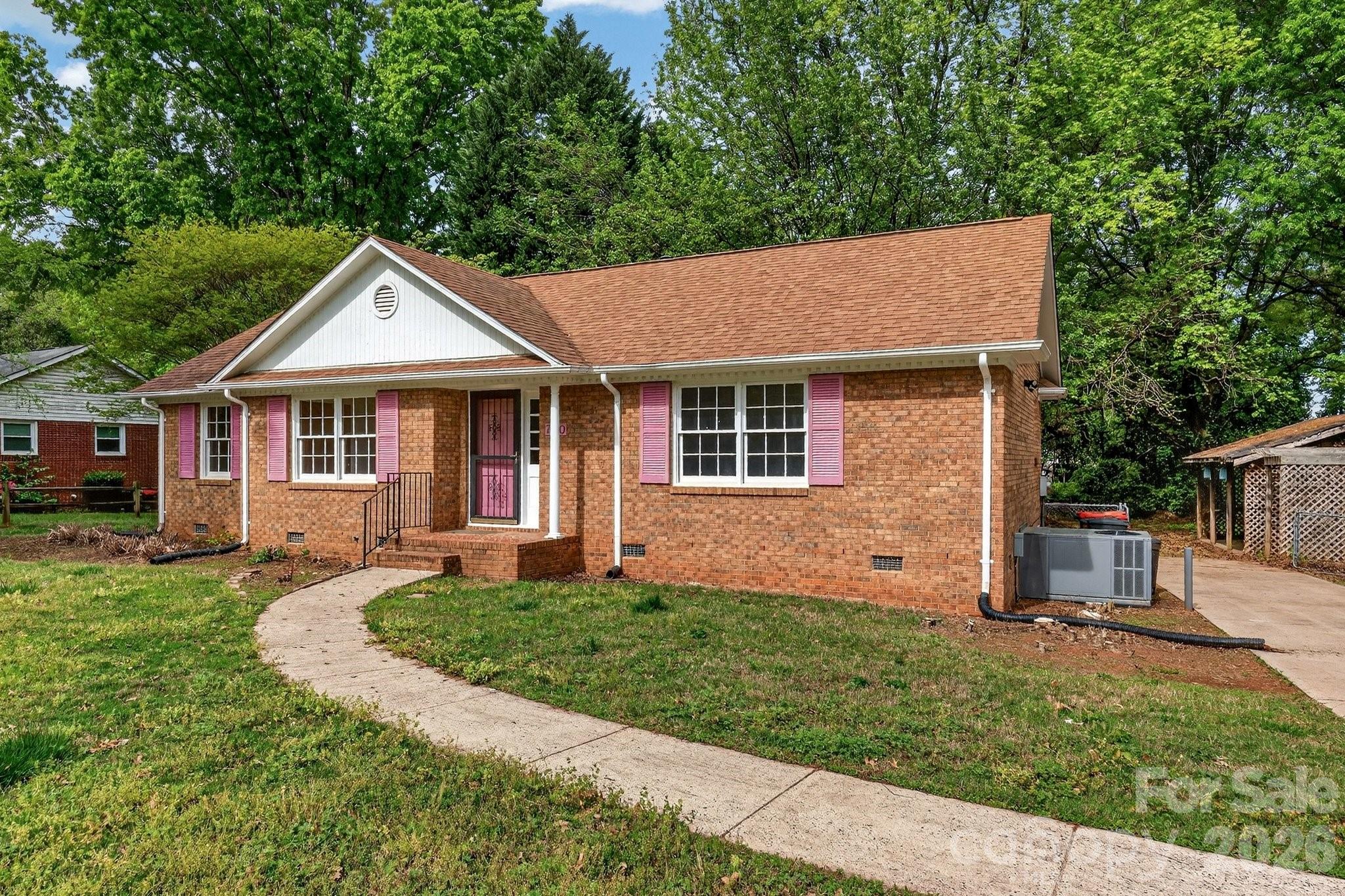 710 Twin Oaks Road Davidson, NC 28036 - Photo 1 of 39 Gallery Image 1