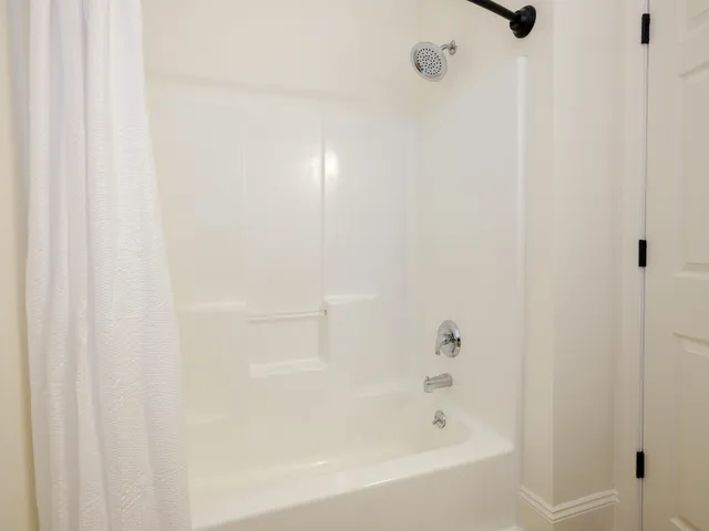 $135,000 | 201 East Michigan Avenue, Unit 2D, Paw Paw, MI 49079