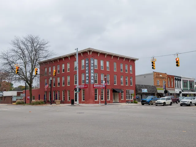 $135,000 | 201 East Michigan Avenue, Unit 2D, Paw Paw, MI 49079