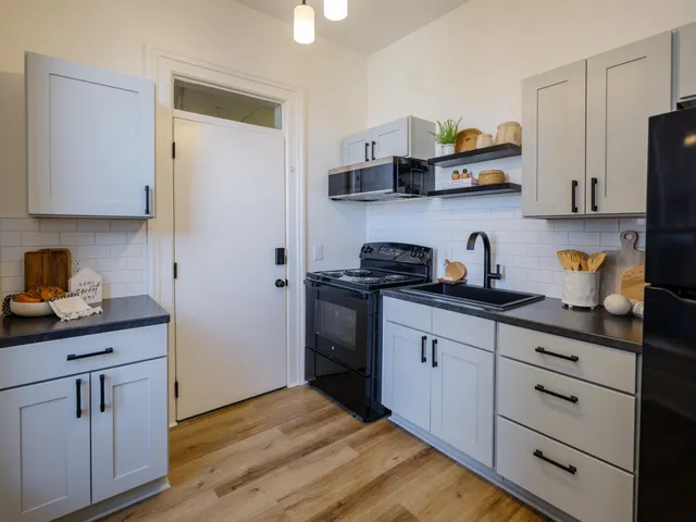 $135,000 | 201 East Michigan Avenue, Unit 2D, Paw Paw, MI 49079