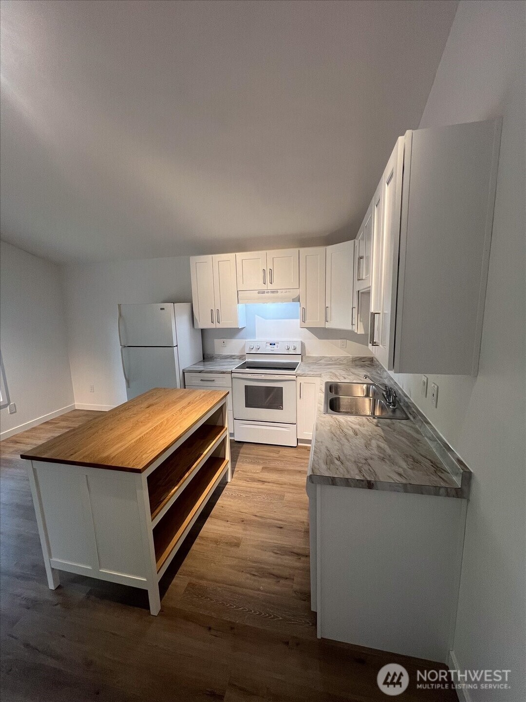 10443 17th Avenue Southwest Seattle, WA 98146 - Photo 21 of 40