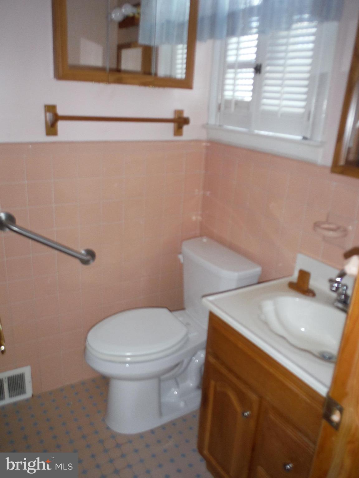 731 Colebrook Road Philadelphia, PA 19115 - Photo 16 of 28 Gallery Image 16