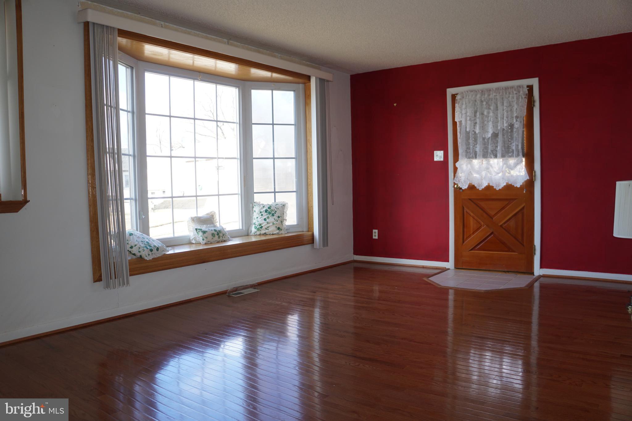 731 Colebrook Road Philadelphia, PA 19115 - Photo 5 of 28 Gallery Image 5