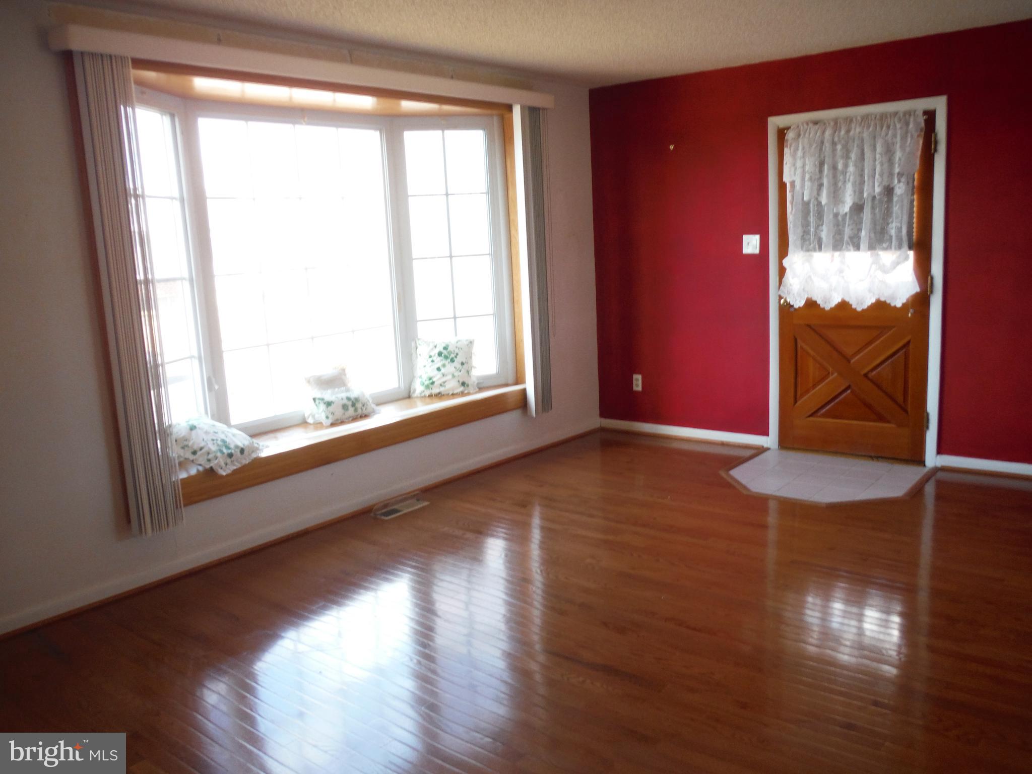 731 Colebrook Road Philadelphia, PA 19115 - Photo 6 of 28 Gallery Image 6