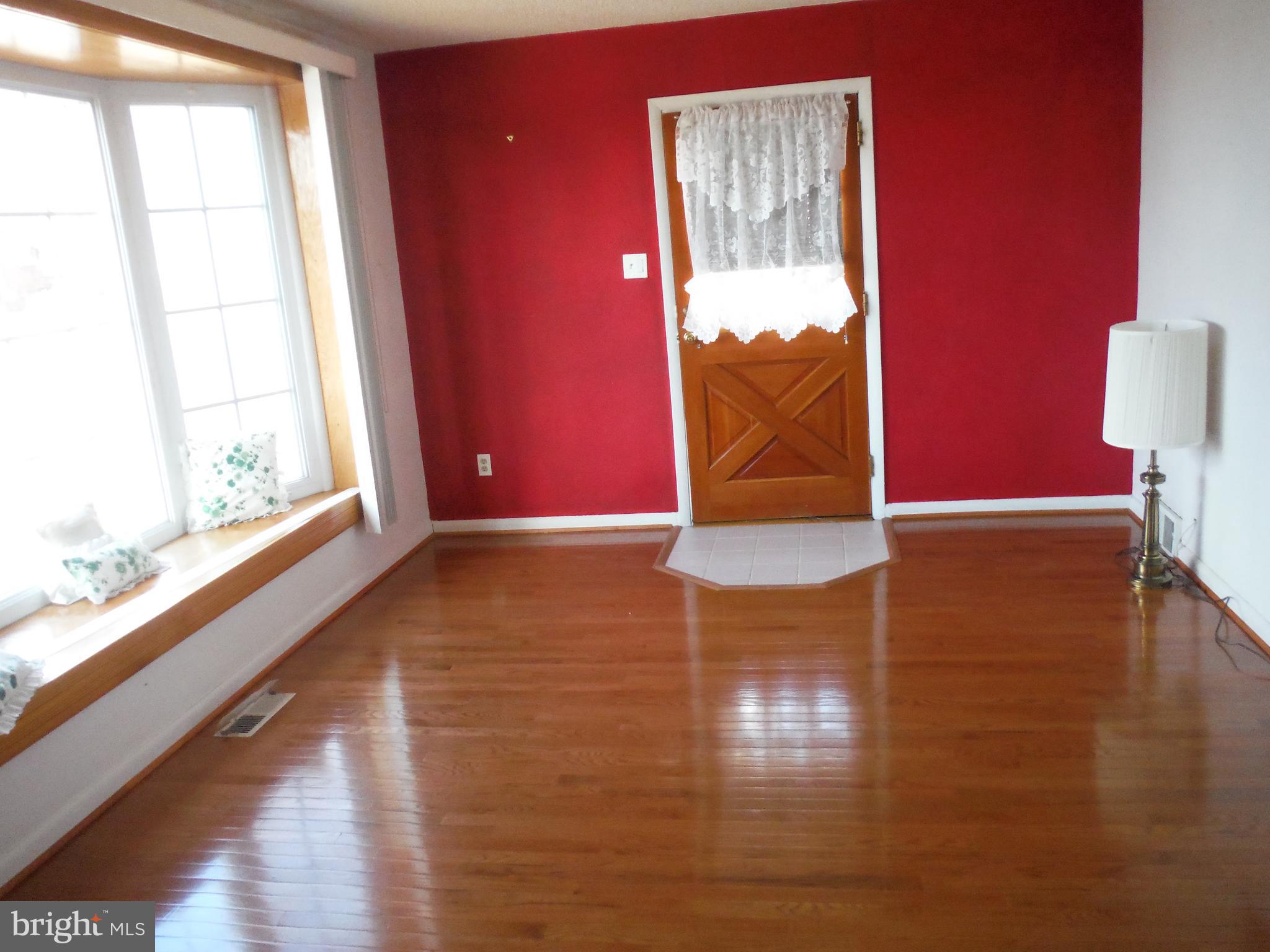 731 Colebrook Road Philadelphia, PA 19115 - Photo 7 of 28 Gallery Image 7