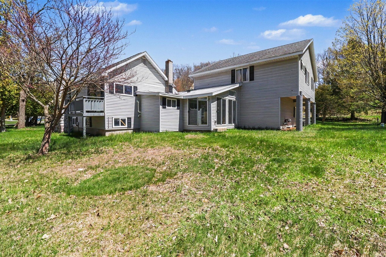 6665 Lakeshore Road Manistee, MI 49660 - Photo 26 of 36