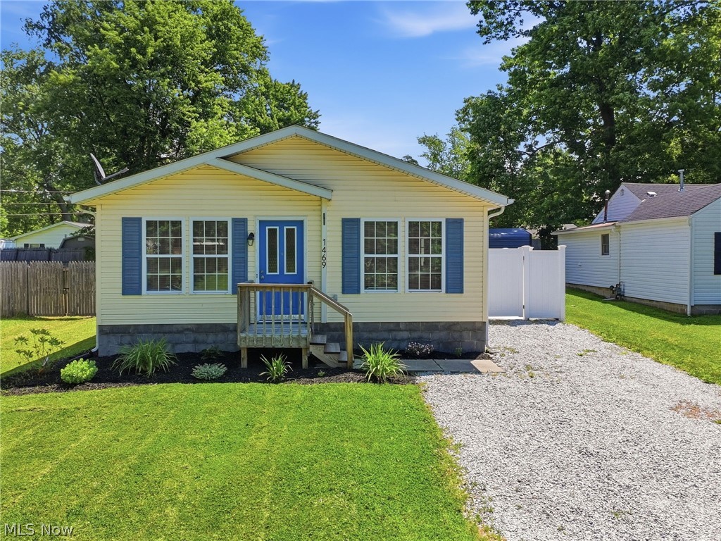 1469 Chapman Avenue Madison, OH 44057 - Photo 1 of 28