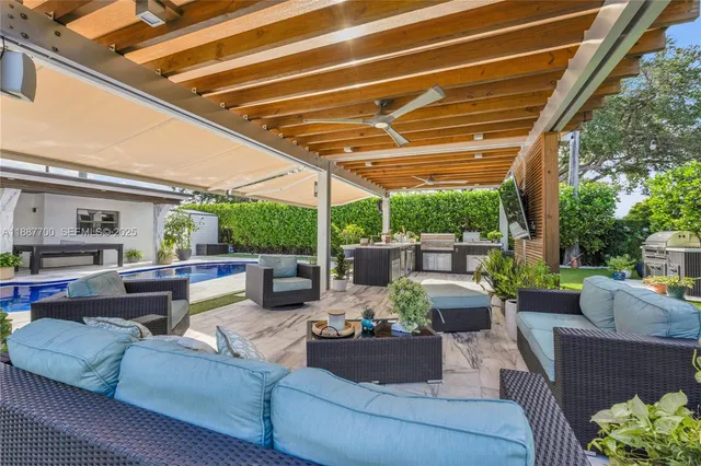 a view of yard with seating area