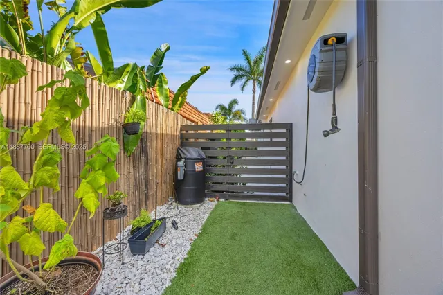 $10,000 | 5501 McKinley Street, Hollywood, FL 33021