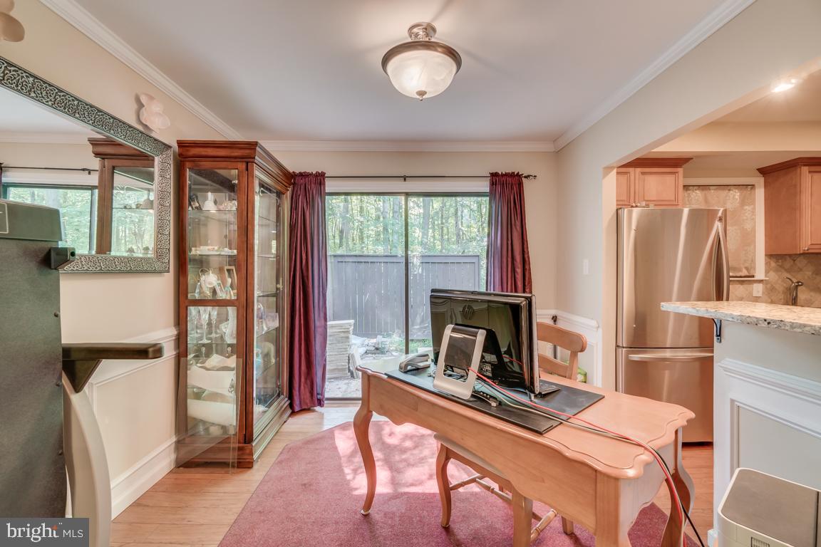 2444 Cloudcroft Square Reston, VA 20191 - Photo 14 of 32 Sliding Door to Backyard off the Dining Room