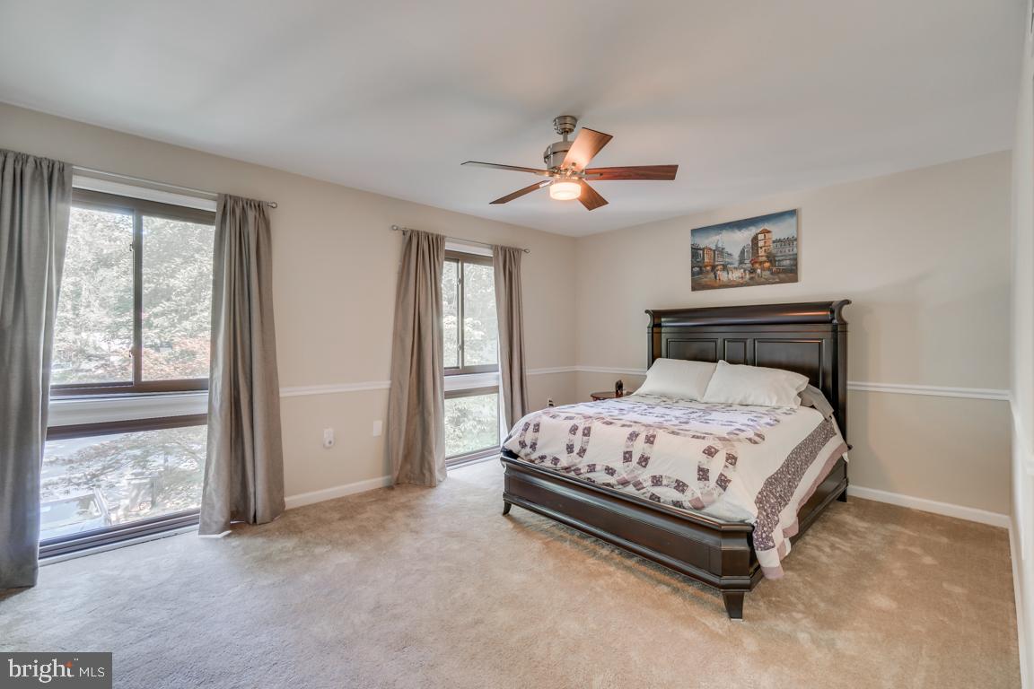 2444 Cloudcroft Square Reston, VA 20191 - Photo 18 of 32 Large Master Bedroom w/Ceiling Fan & 2 Closets