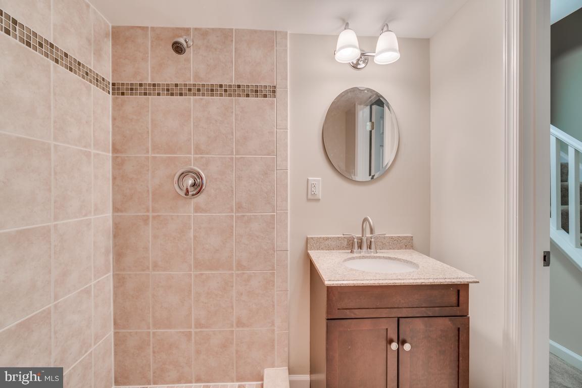2444 Cloudcroft Square Reston, VA 20191 - Photo 29 of 32 2nd Full Bathroom with Custom Tile Work