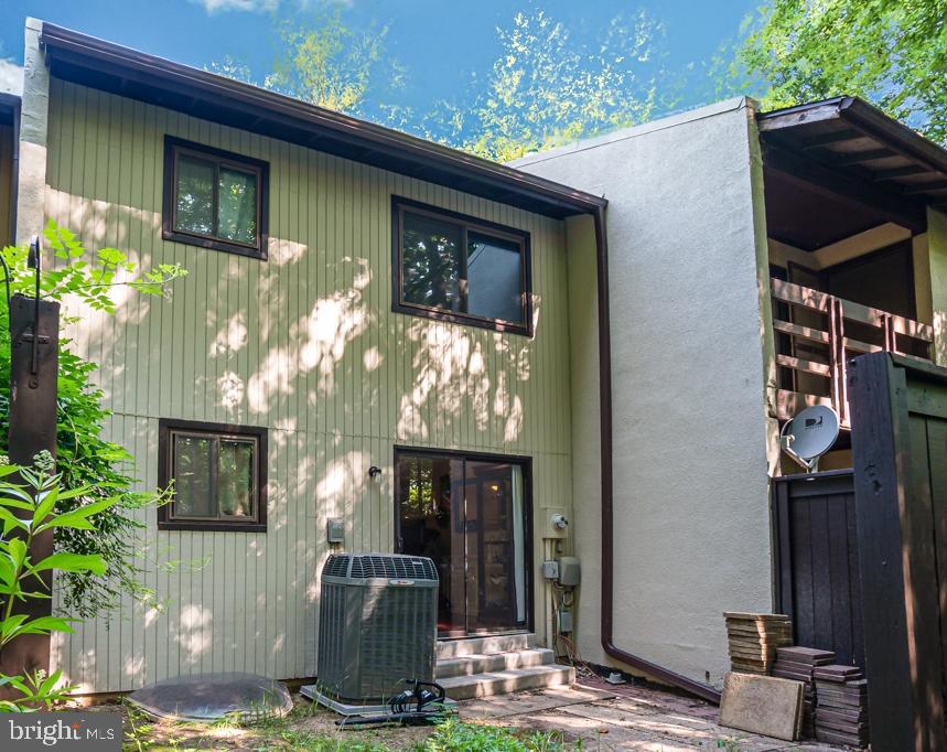 2444 Cloudcroft Square Reston, VA 20191 - Photo 31 of 32 Backyard Offers Plenty of Space for Furniture