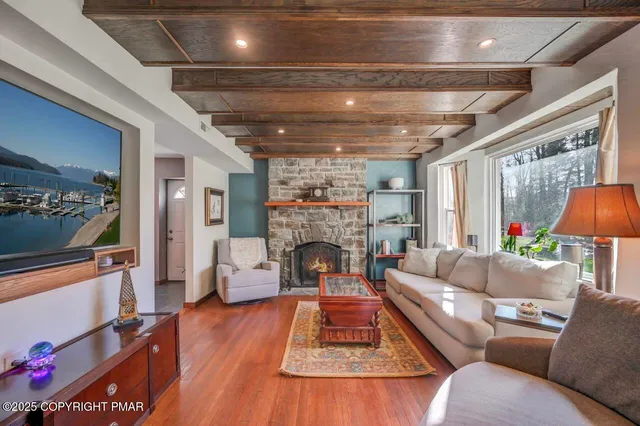 $799,000 | 3 Stone Tree Drive, Canadensis, PA 18325