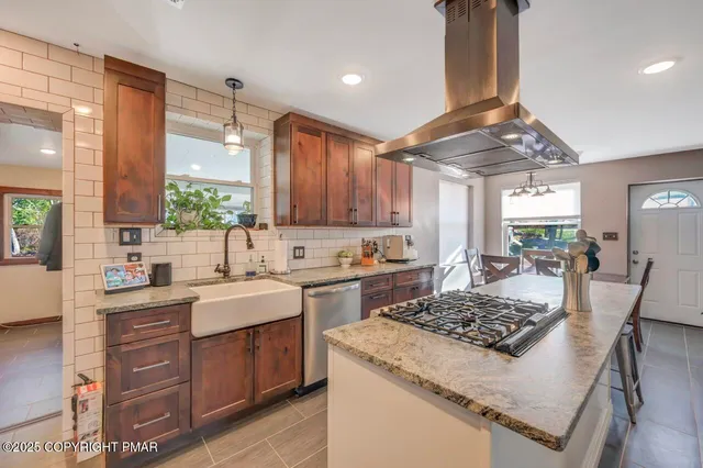 $799,000 | 3 Stone Tree Drive, Canadensis, PA 18325