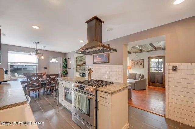 $799,000 | 3 Stone Tree Drive, Canadensis, PA 18325