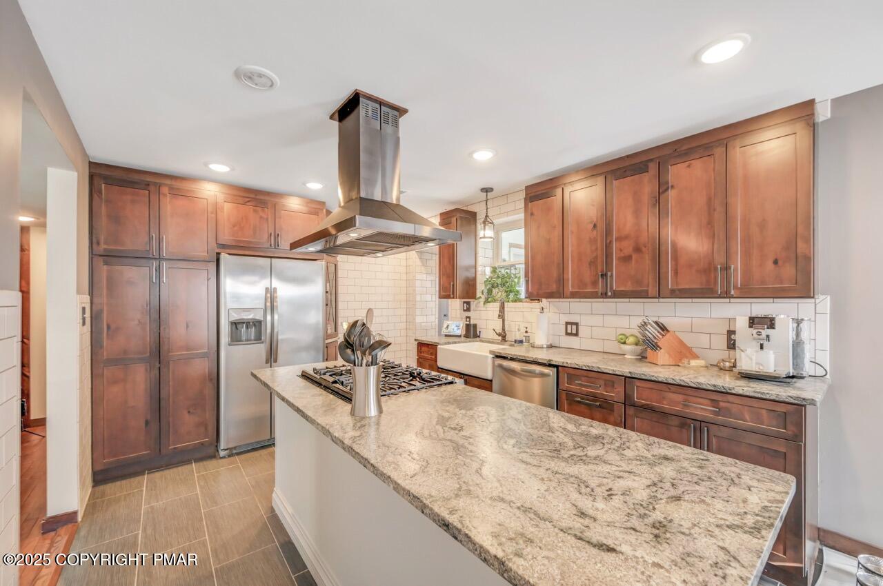 3 Stone Tree Drive Canadensis, PA 18325 - Photo 154 of 201 a kitchen with stainless steel appliances kitchen island granite countertop a sink and cabinets