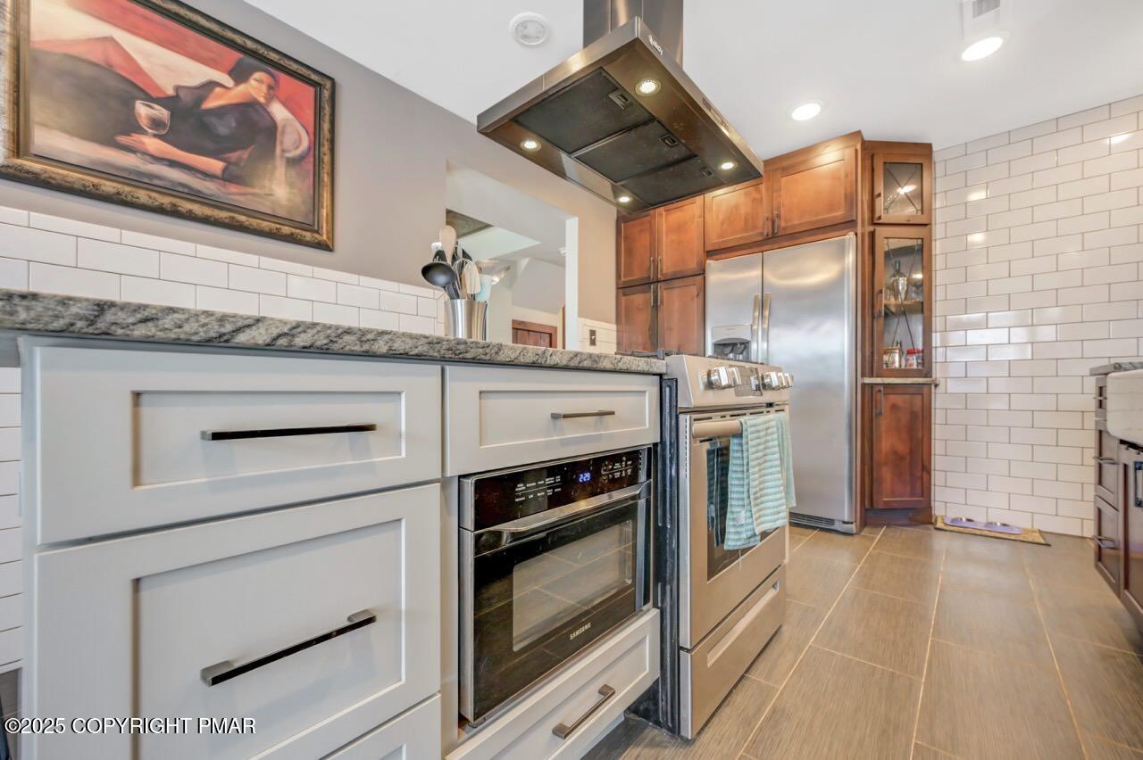 3 Stone Tree Drive Canadensis, PA 18325 - Photo 156 of 201 a kitchen with stainless steel appliances granite countertop a stove and a refrigerator
