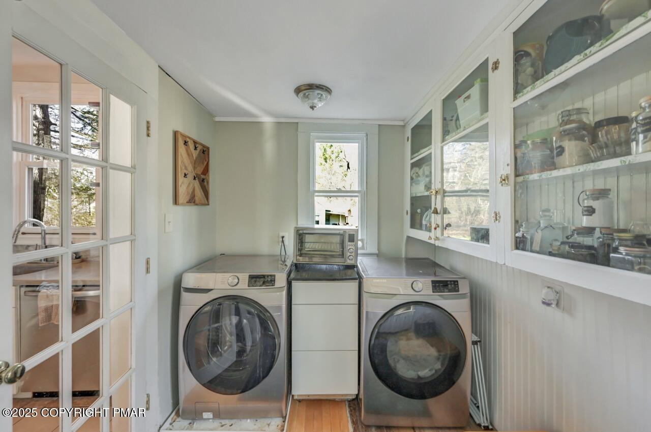 3 Stone Tree Drive Canadensis, PA 18325 - Photo 95 of 201 a utility room with sink dryer and washer
