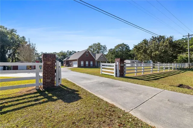$450,000 | 18252 Highway 16, Amite, LA 70422