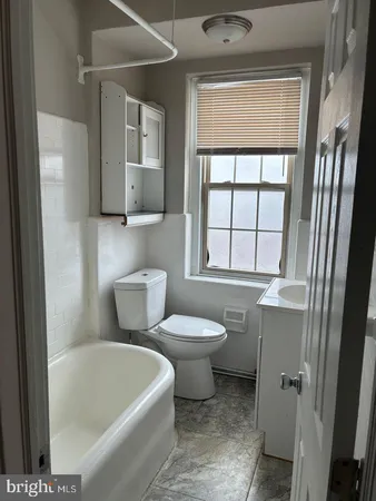 $950 | 260 North Wycombe Avenue, Unit 210, Lansdowne, PA 19050