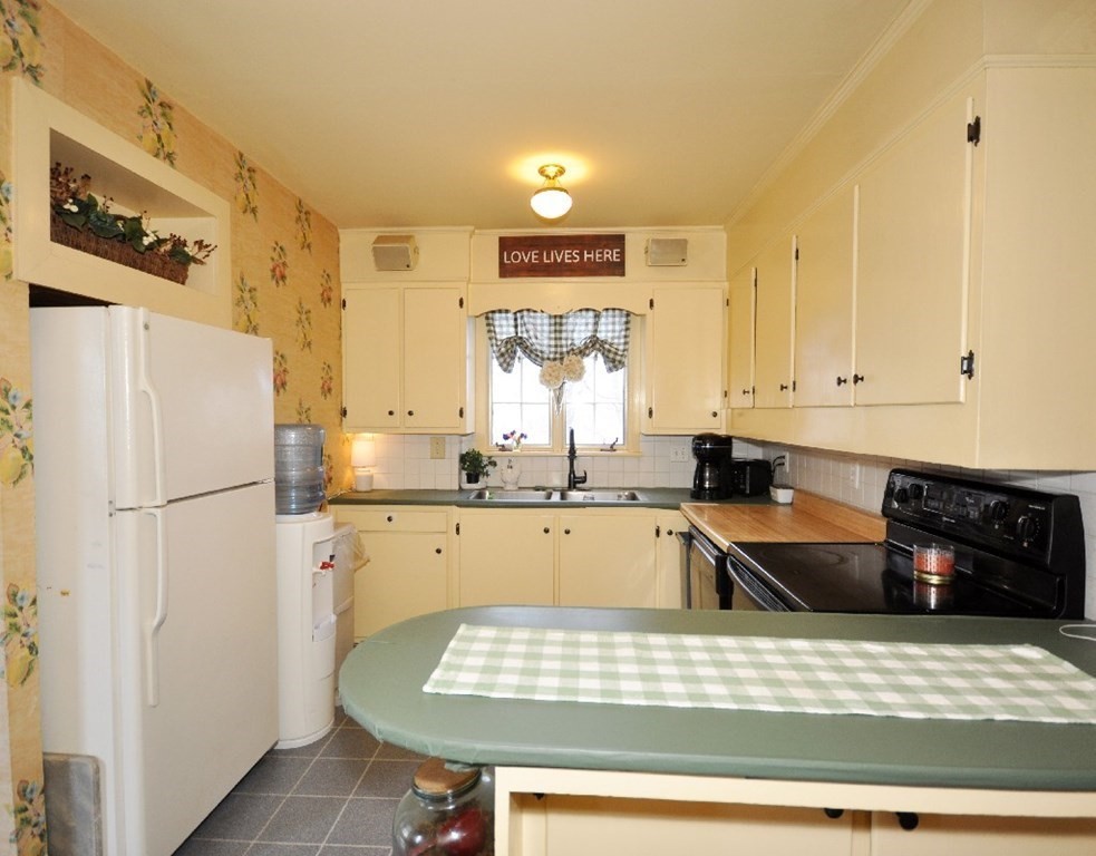 34 Thompson Street Maynard, MA 01754 - Photo 13 of 40