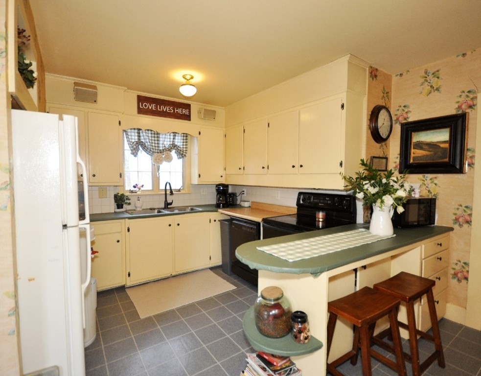 34 Thompson Street Maynard, MA 01754 - Photo 14 of 40