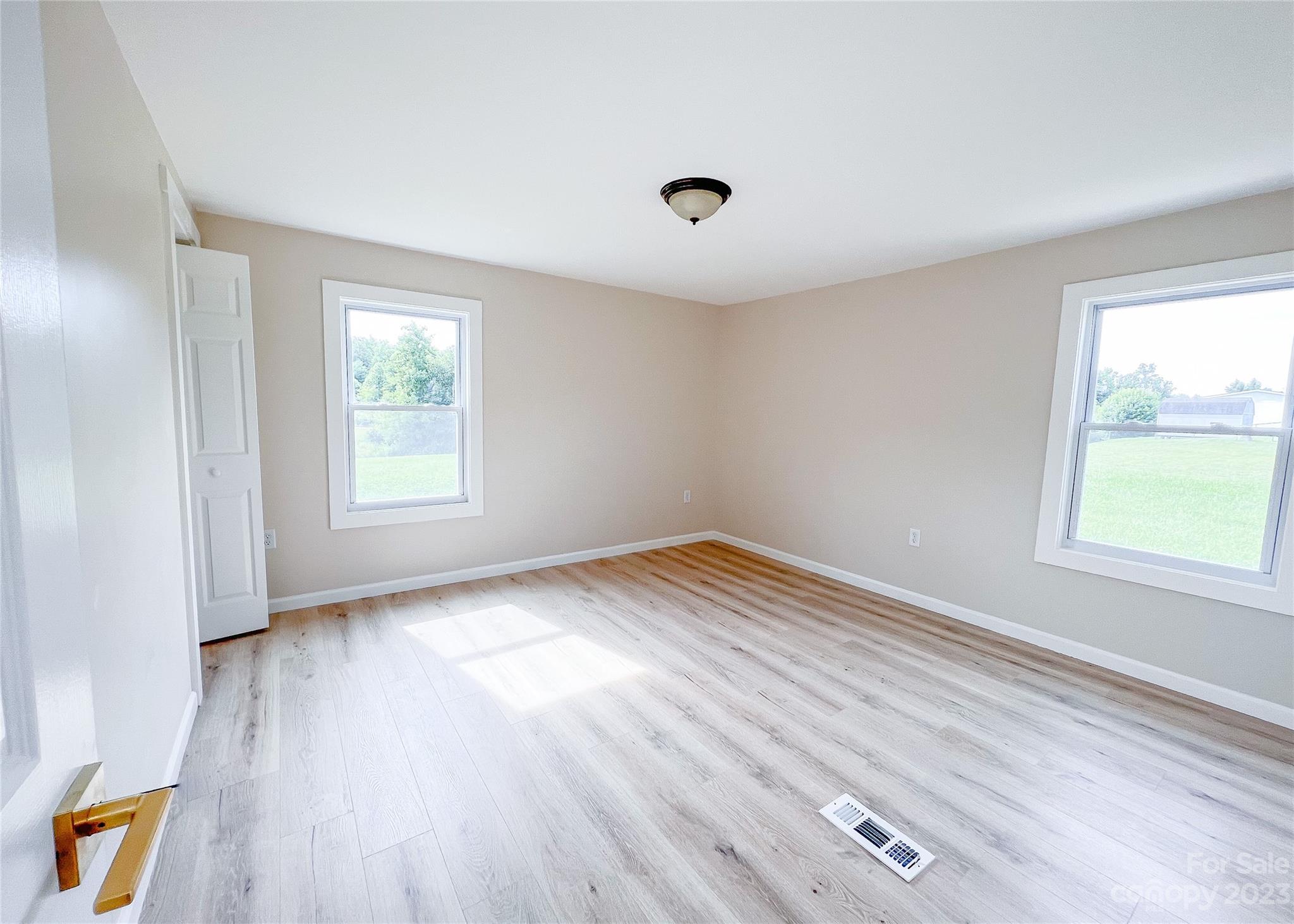 31 Kayla Susan Road Hendersonville, NC 28792 - Photo 12 of 16 Gallery Image 12