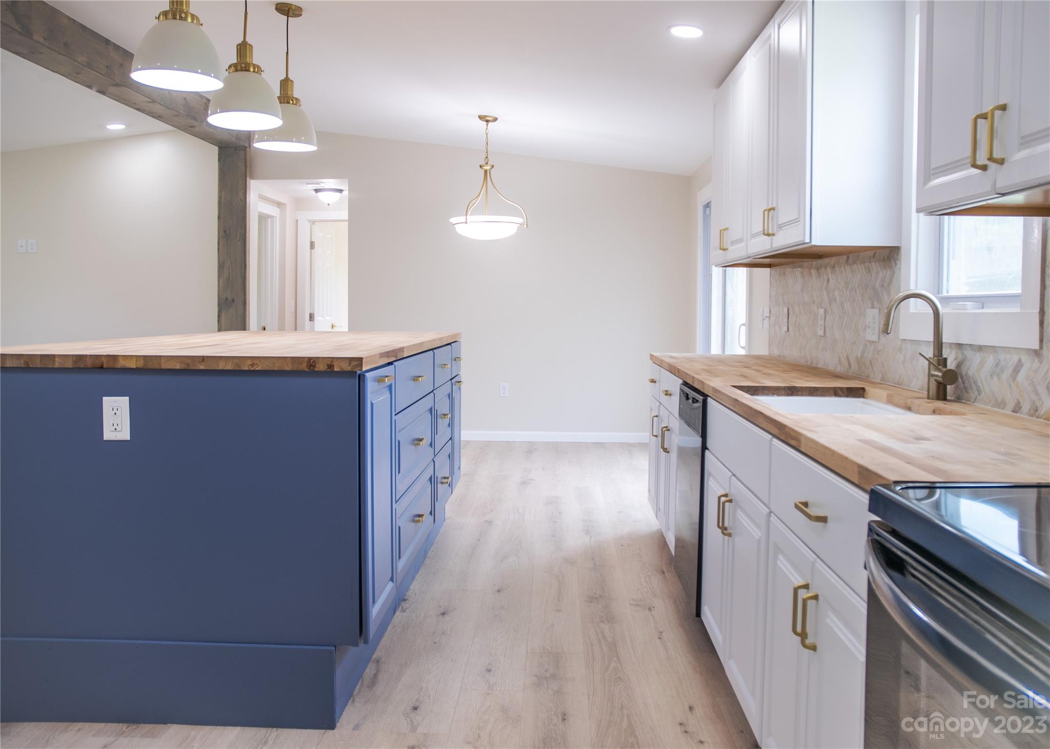31 Kayla Susan Road Hendersonville, NC 28792 - Photo 2 of 16 Gallery Image 2