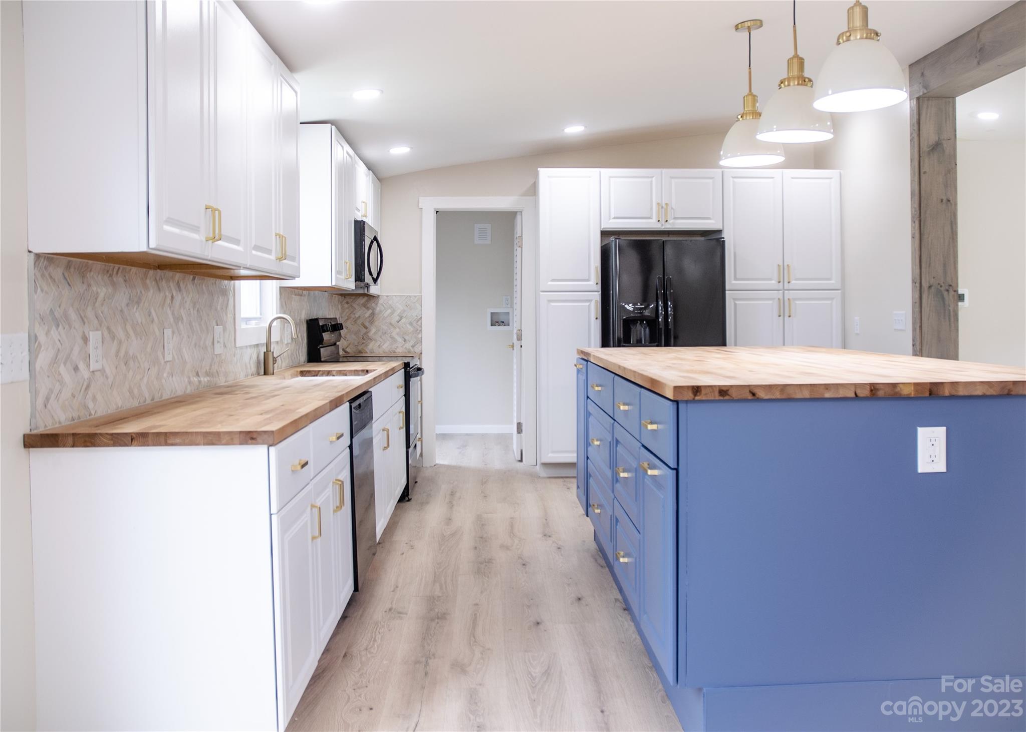 31 Kayla Susan Road Hendersonville, NC 28792 - Photo 3 of 16 Gallery Image 3