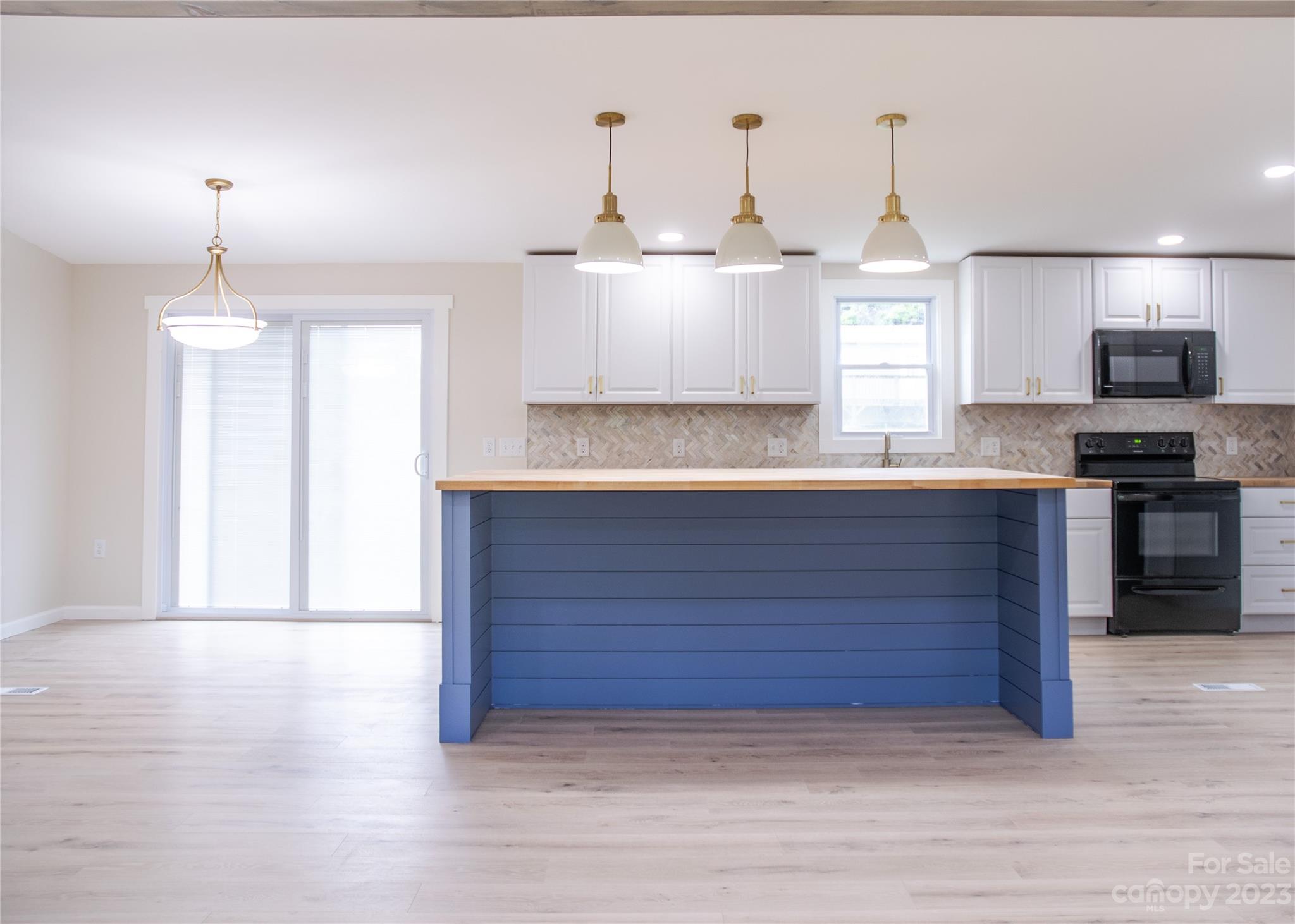 31 Kayla Susan Road Hendersonville, NC 28792 - Photo 4 of 16 Gallery Image 4