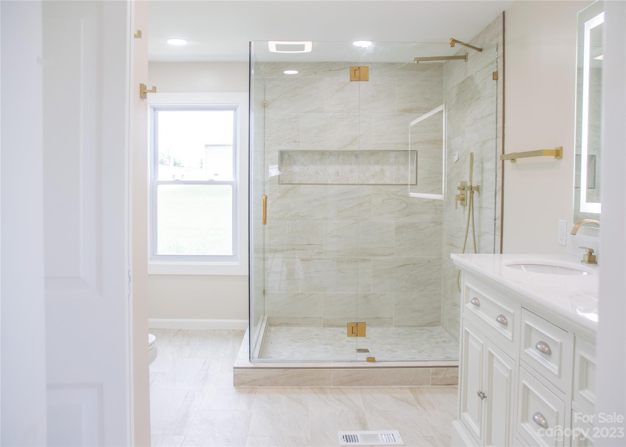 31 Kayla Susan Road Hendersonville, NC 28792 - Photo 8 of 16 Gallery Image 8