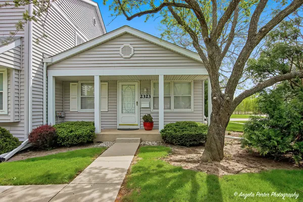 $249,000 | 2323 Oxhill Court, Schaumburg, IL 60107