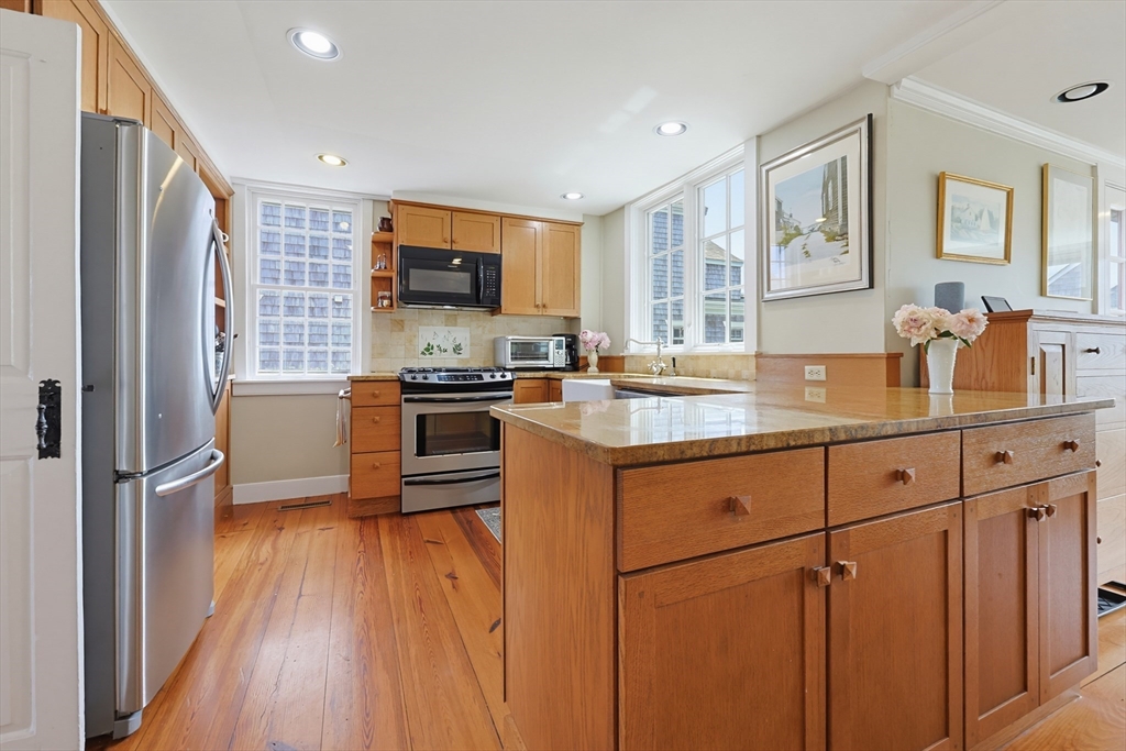 2037 Main Road Westport, MA 02791 - Photo 12 of 42