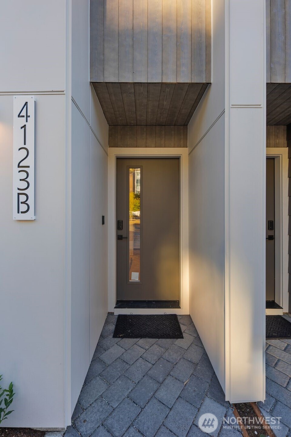 4123 B Chilberg Avenue Southwest Seattle, WA 98116 - Photo 2 of 29