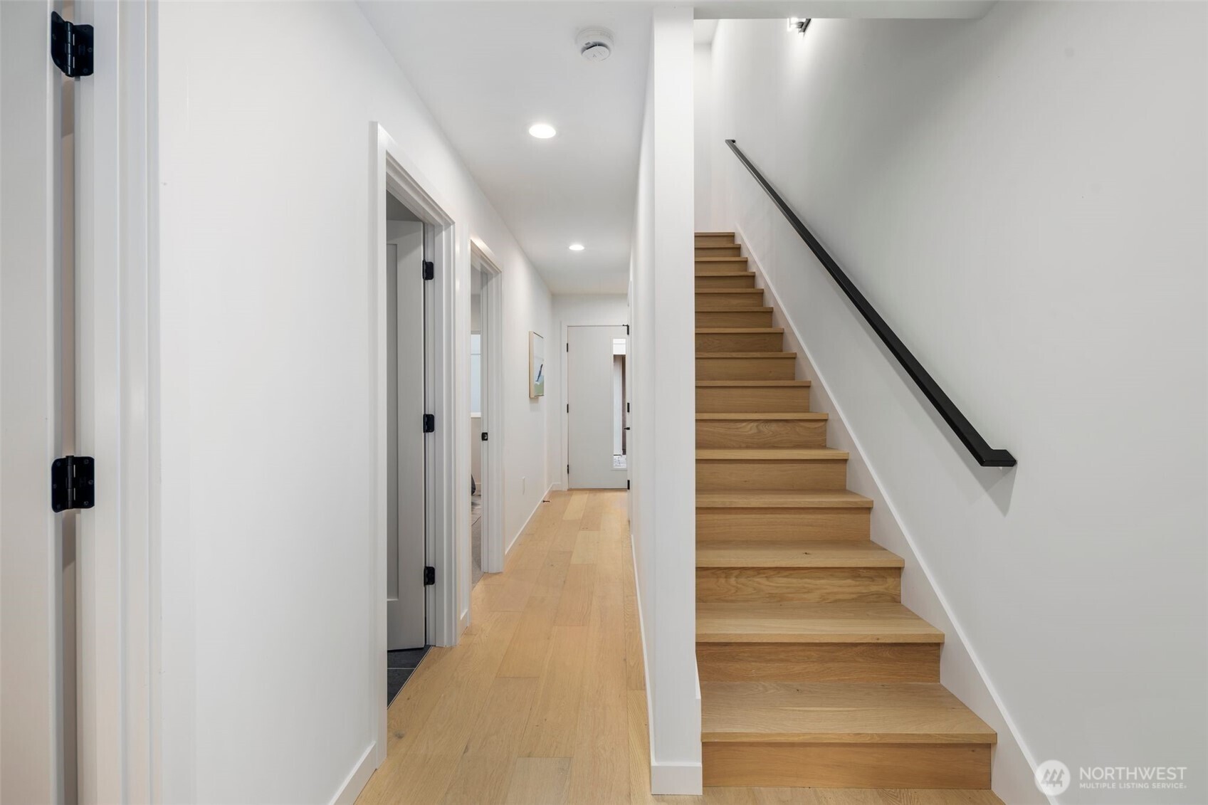 4123 B Chilberg Avenue Southwest Seattle, WA 98116 - Photo 4 of 29