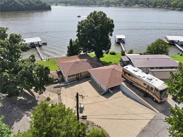 $785,000 | 1166 Fowlers Point, Camdenton, MO 65020