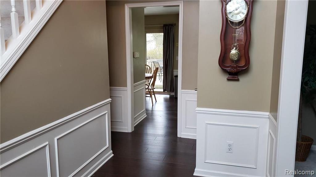 217 Saxon Court Rochester Hills, MI 48307 - Photo 2 of 25