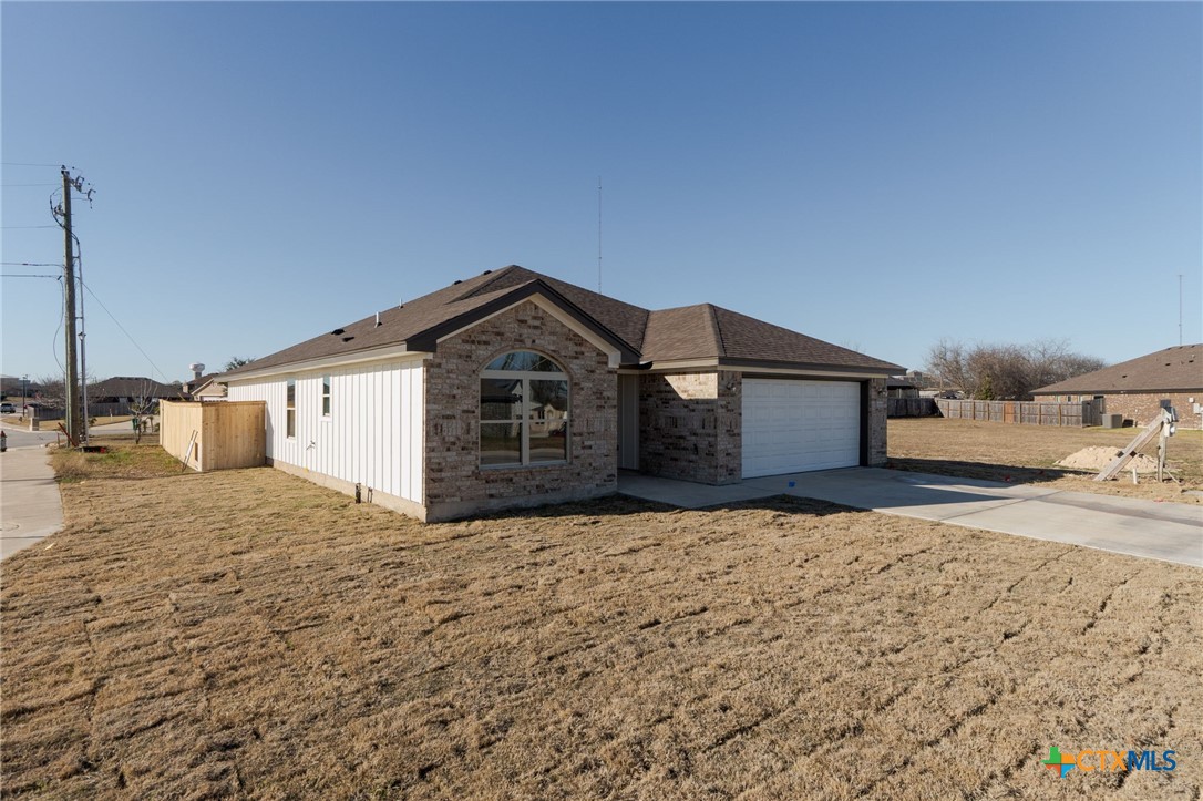 2005 Blackhawk Loop Belton, TX 76513 - Photo 37 of 37 a house view with a outdoor space