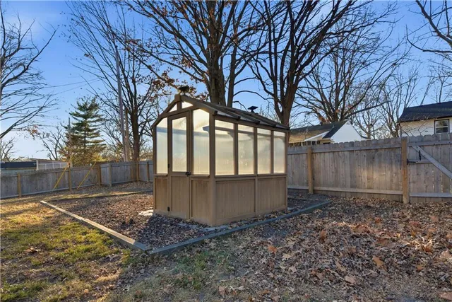 $274,500 | 400 North E Sharon Street, Lee's Summit, MO 64063