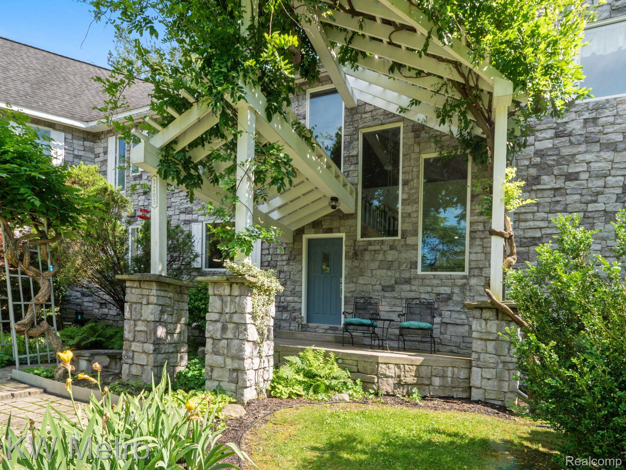 3205 Stanton Road Lake Orion, MI 48362 - Photo 6 of 60 Wisteria weaving through archway