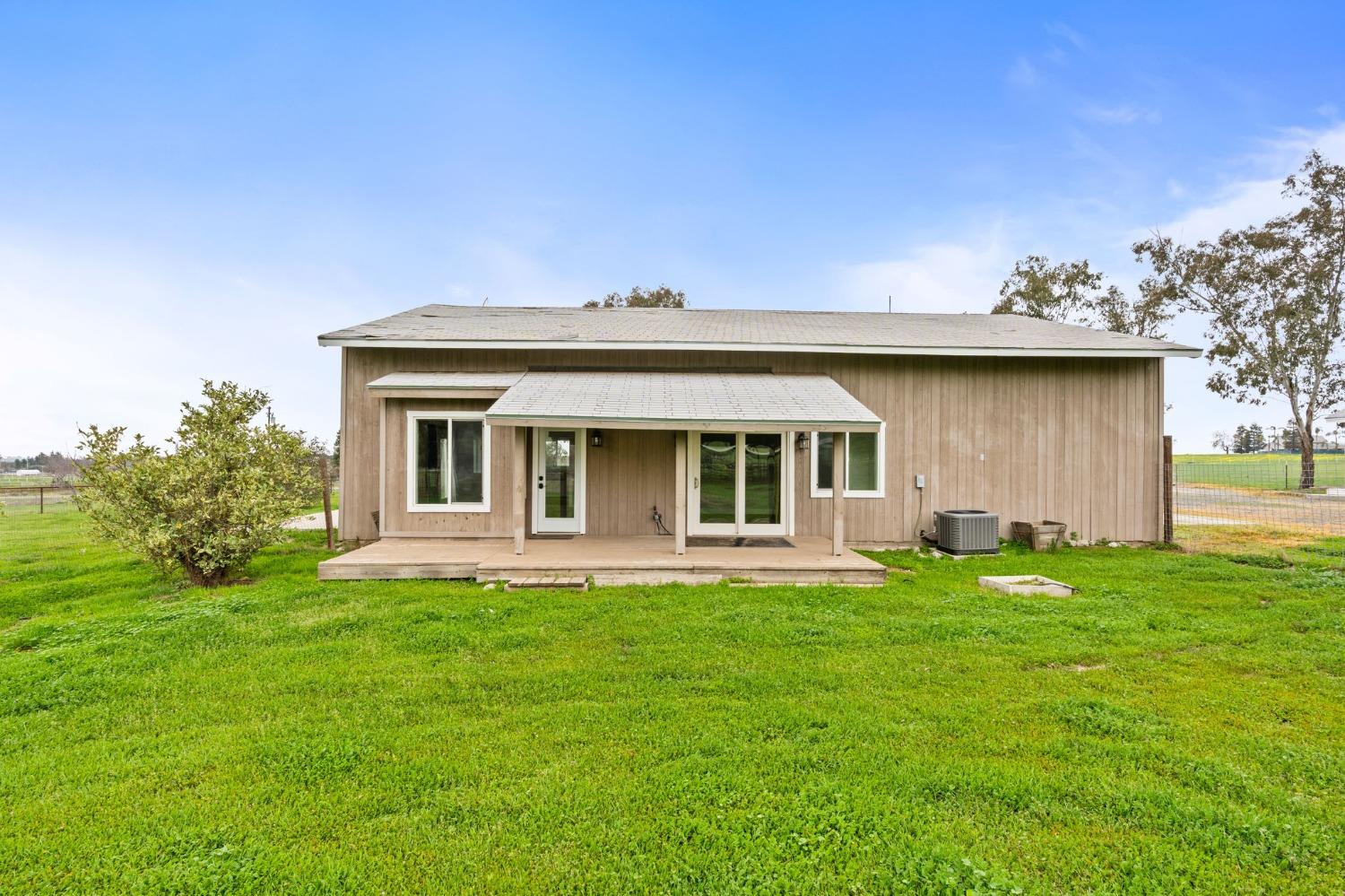 10580 Old Stage Road Porterville, CA 93257 - Photo 36 of 73 a front view of a house with a garden
